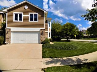 110 Woodstone Dr, Buffalo Grove, IL 60089