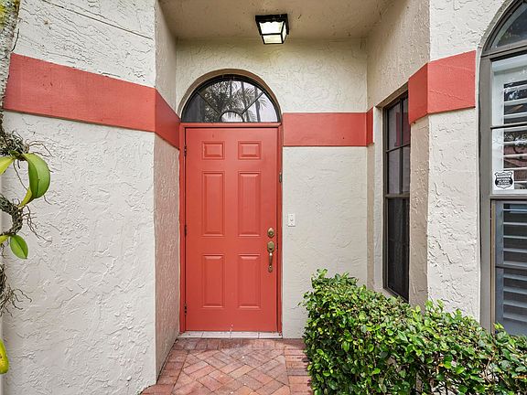 4th image of 7792 Lexington Club Boulevard #B