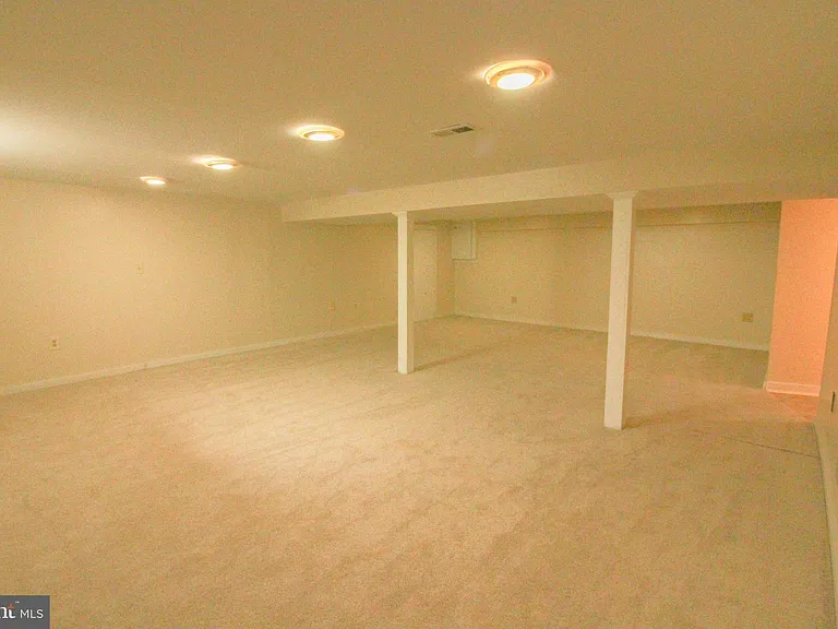 11 Hickory Ln — Photo 48