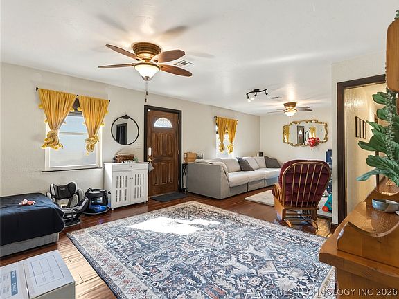 4th image of 120 Oakwood