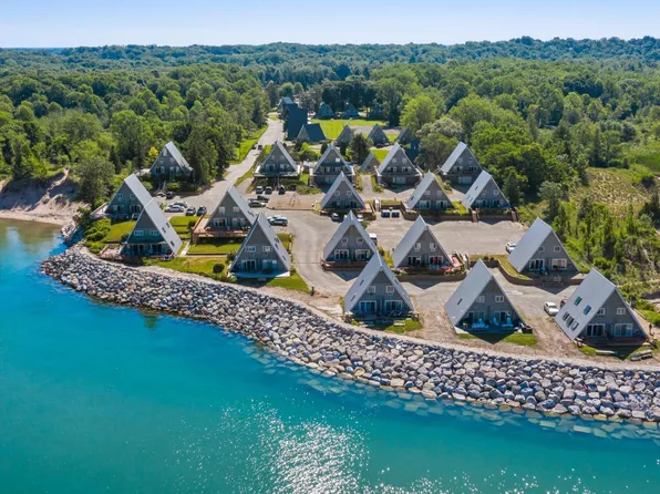 5340 Notre Dame Ave #64, Stevensville, MI 49127