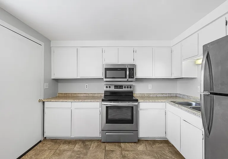 50-62 East St #7A — Photo 2