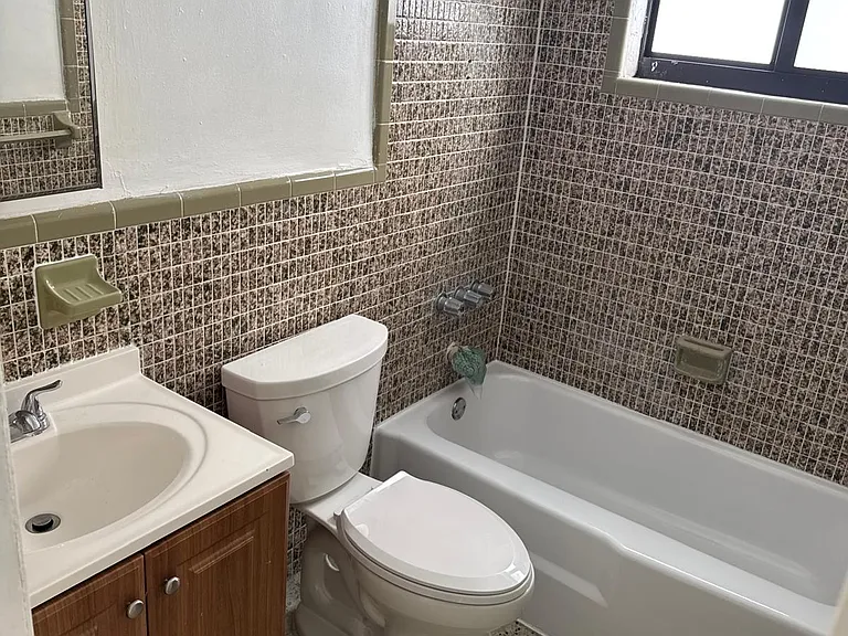 430 NW 9th Ave #3 — Photo 16