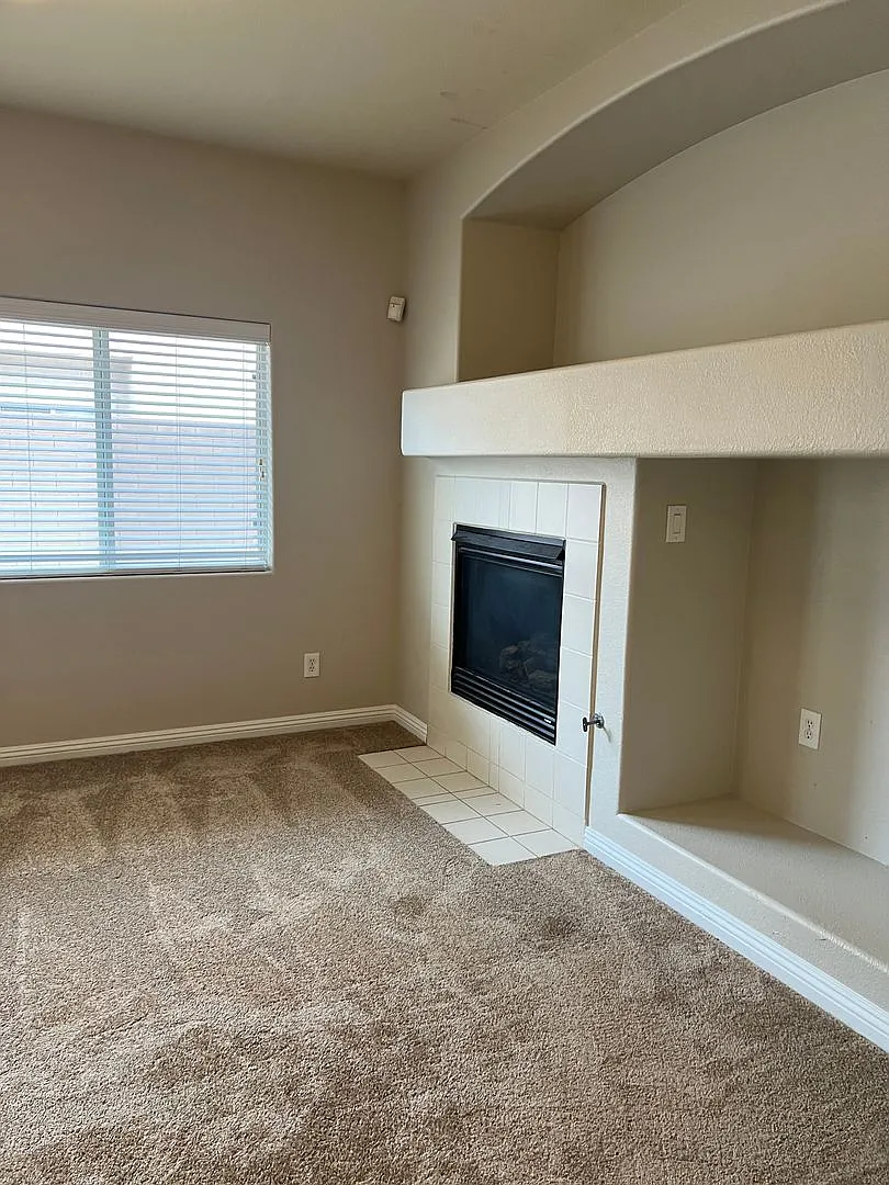 Two Story 3 Bedroom Townhouse — Photo 4