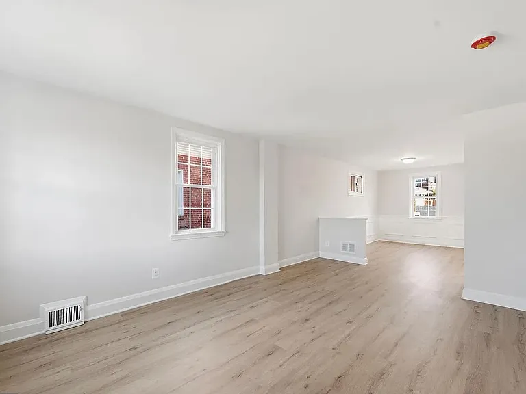 308 Georgia Ave NE — Photo 10
