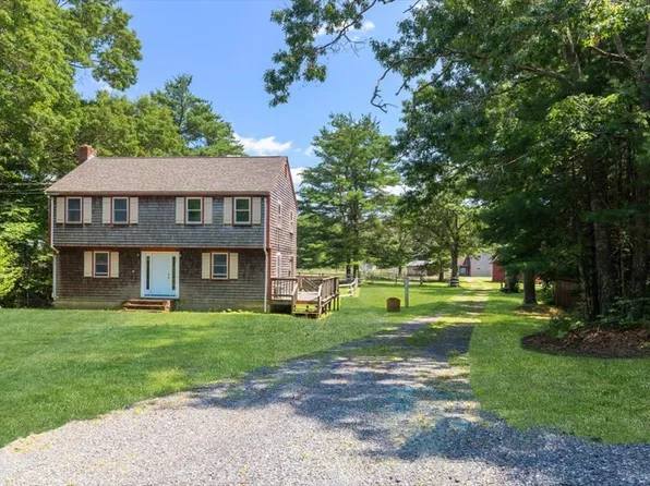 60 Plymouth St, Carver, MA 02330
