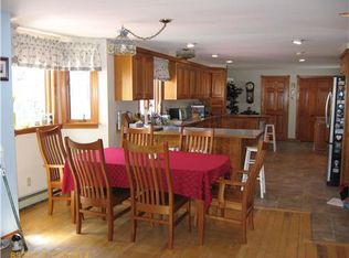 331 Clay Hill Rd, Cape Neddick, ME 03902