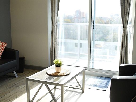 2nd image of 365 Albert St #626