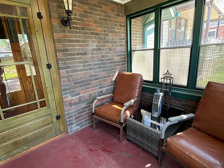 1124 Arbor St — Photo 3