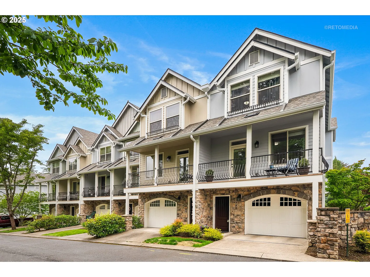 1902 NE 48th Way photo 1