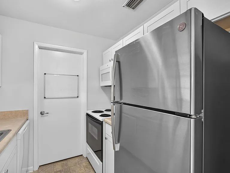 328 Palos Ct — Photo 9