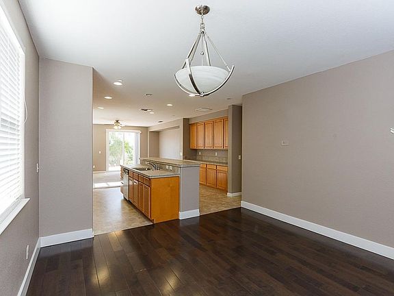 5th image of 2678 Nicolson Cir