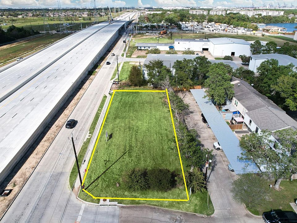 1st image of 2400 Bayport Blvd