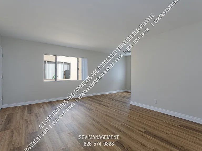 830 Elm Ave — Photo 2