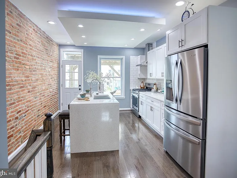 336 S Newkirk St — Photo 7