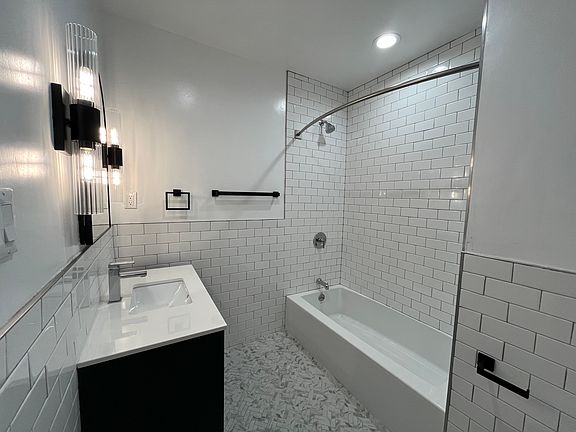 2nd image of 1926 N Vista Del Mar Ave APT 7