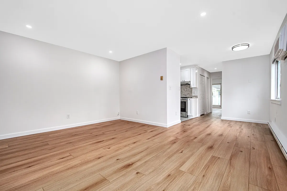 Photo 1 of 15 - 30 Riverside Ave #B - Stamford, CT Living room dining area - 30 Riverside Ave #B