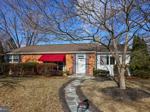 2485 Crystal Ln, York, PA 17402