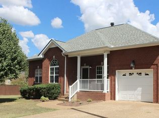 207 Iroquois Dr, White House, TN 37188