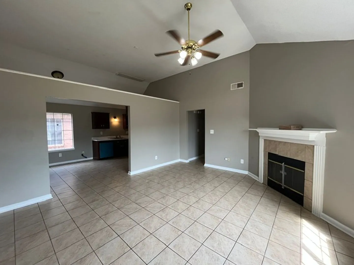 Renovated 3 Bedroom 2 Bath Home with 2 Car Garage for Rent! — Photo 2