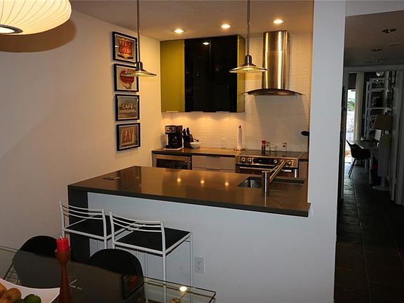 5th image of 3102 W Horatio St Unit 14