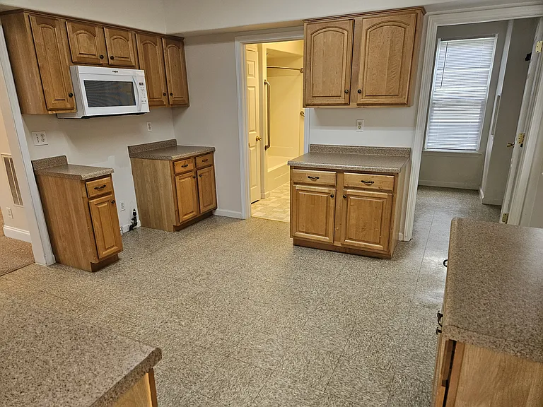 204 E Benton St — Photo 8
