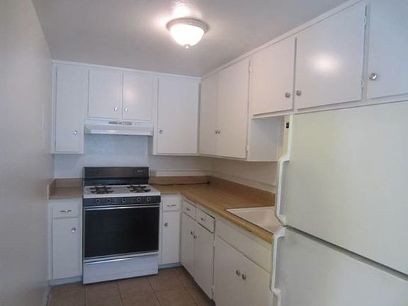 4th image of 1101 W 45th St APT 15