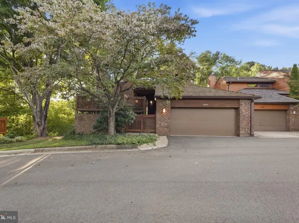 2165 Cabots Point Ln, Reston, VA 20191