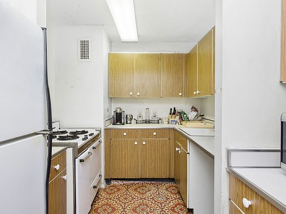 4th image of 80 Gold St #26D