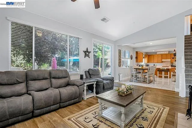 2913 Haddington Ct — Photo 4