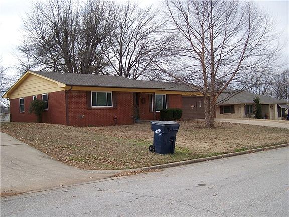 2nd image of 710 E Bonnie Ave