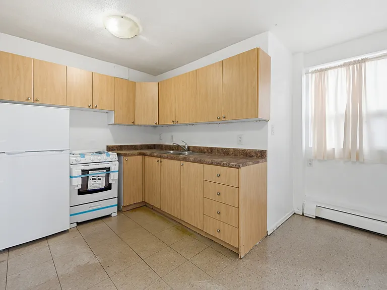 20 Erie Ave — Photo 11