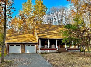 37 Aspinwall Rd, Red Hook, NY 12571