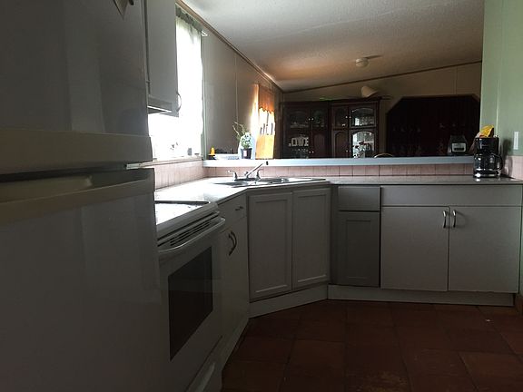 3rd image of 51 Pinewood Dr