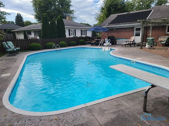 5th image of 1407 River Dr