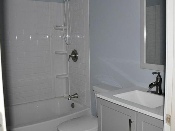 3rd image of 6325 Erskine Dr