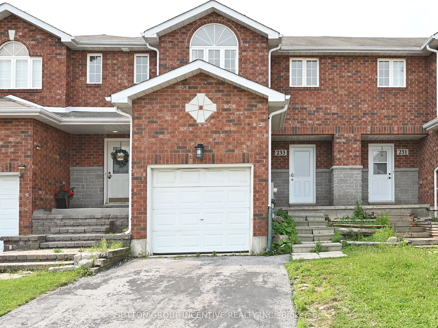 4 bed, $2,600 — Photo 1