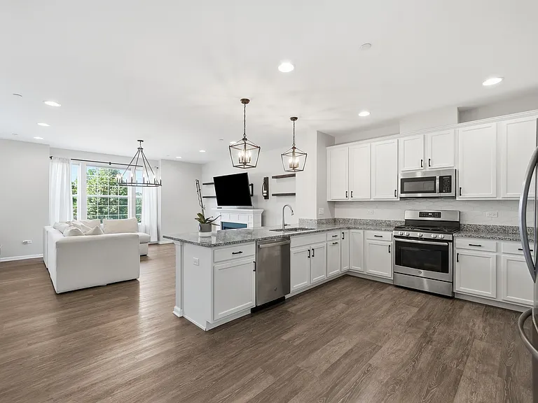 2546 Huntleigh Ln — Photo 5