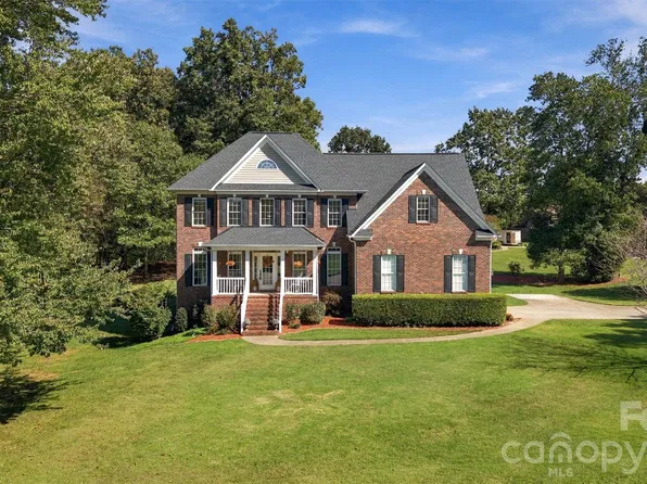 4858 Elmhurst Dr NE, Hickory, NC 28601