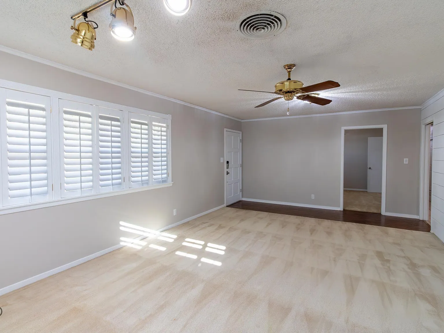 3 bed, 2.5 bath, 2176 sqft, $2,250 — Photo 3