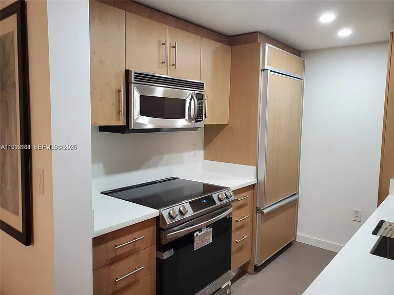 10275 Collins Ave #523 — Photo 6