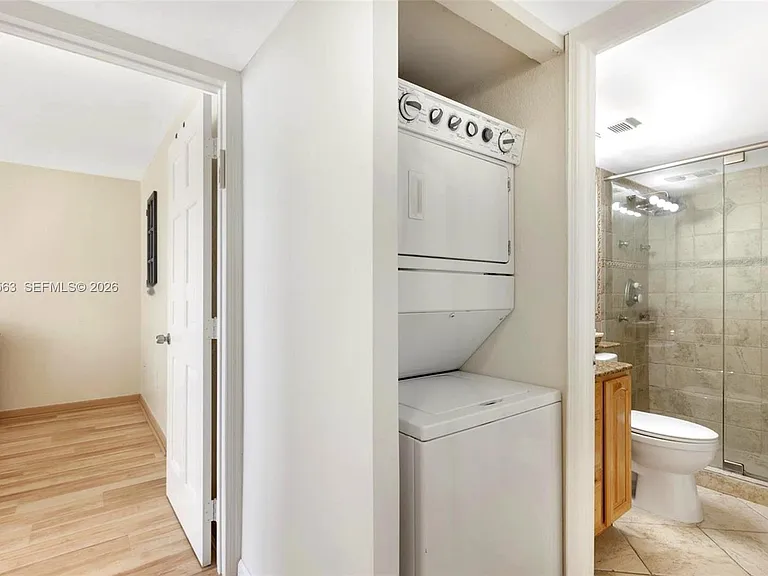 600 NE 36th St #1717 — Photo 14