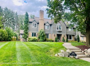 1352 Foxcroft Rd, East Lansing, MI 48823