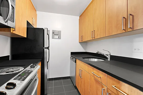 Rented by Halstead Real Estate | media 14