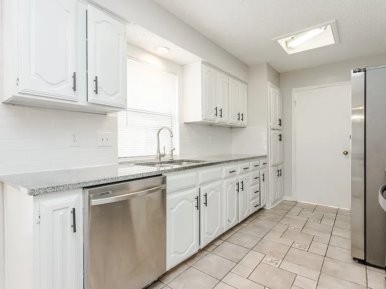 4617 Olympia Dr — Photo 24