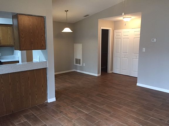 3rd image of 220 Riverbend Dr Unit 203
