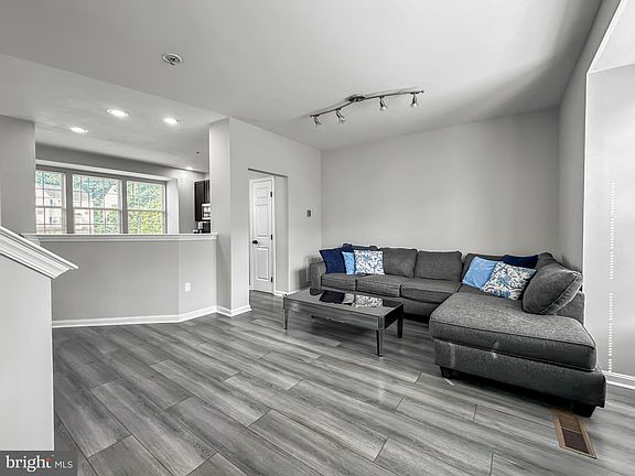 5th image of 4907 Torbay Pl #36