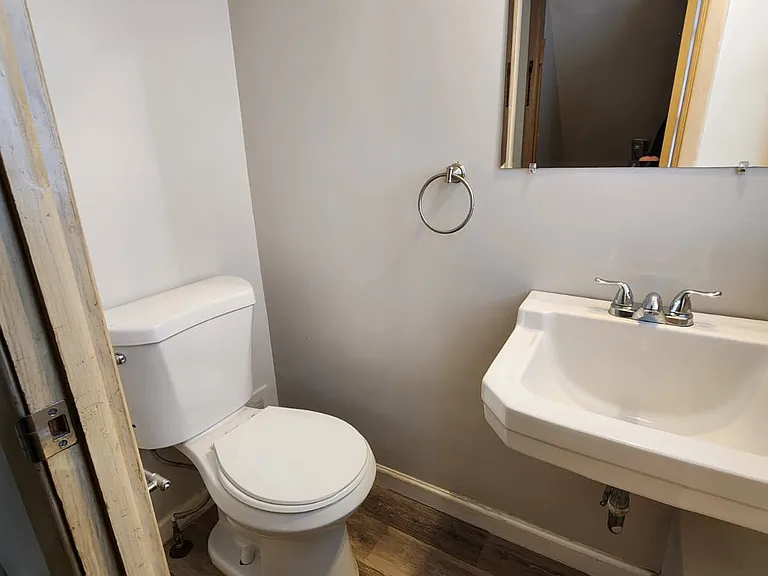 2413 Elmdale Rd — Photo 9