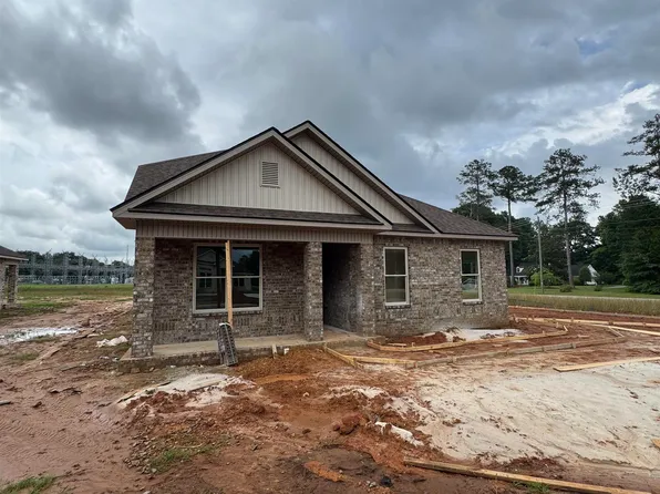 2 Pleasant Oaks Dr, Perry, GA 31069