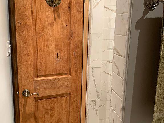 3rd image of 582 Beechnut Dr